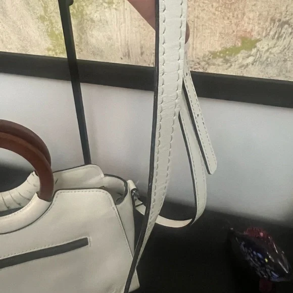 Patricia Nash White Floral Embroidered Handbag - Picture 12 of 12